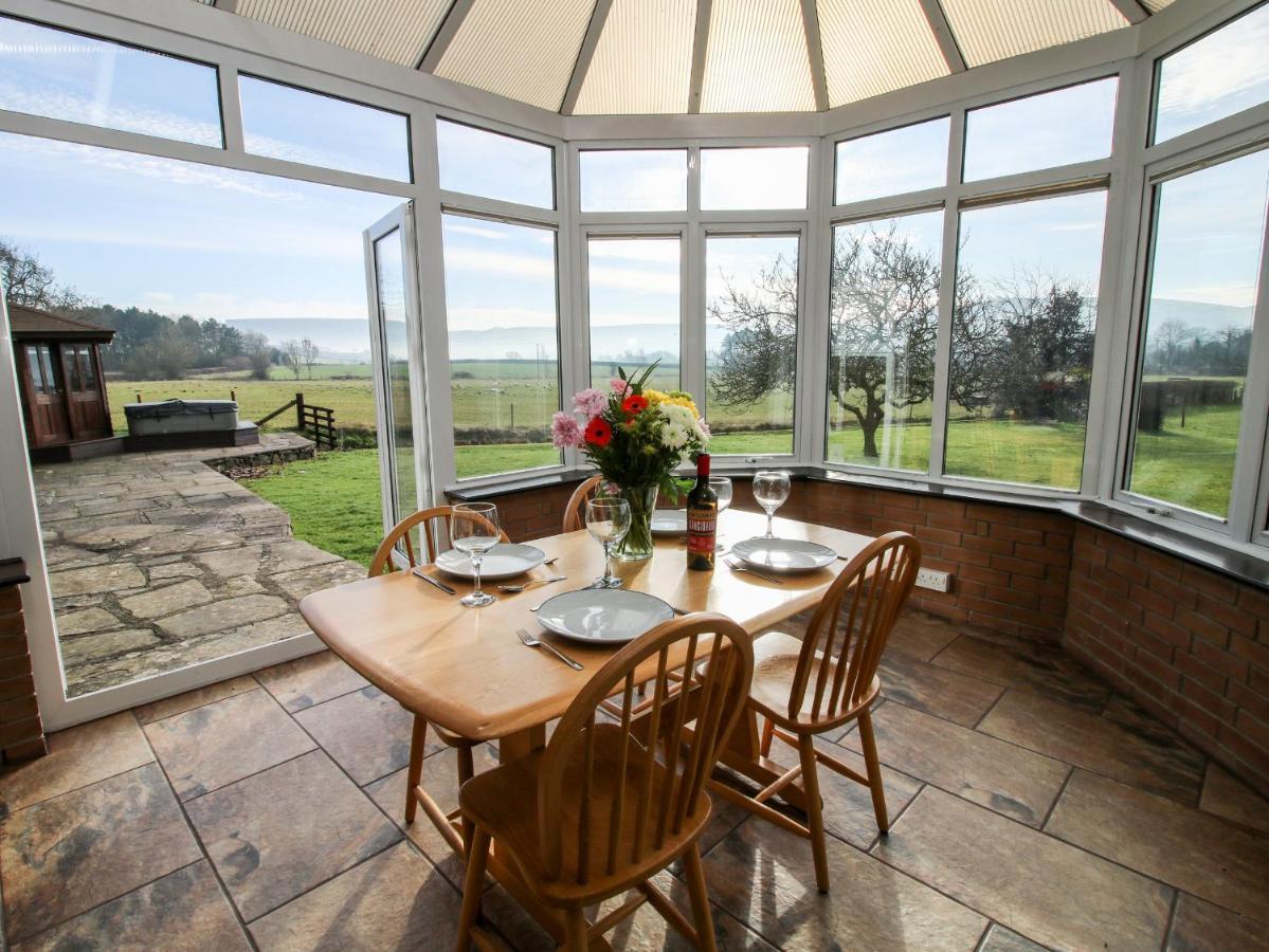 Bicton Lea Villa Acton  Bagian luar foto