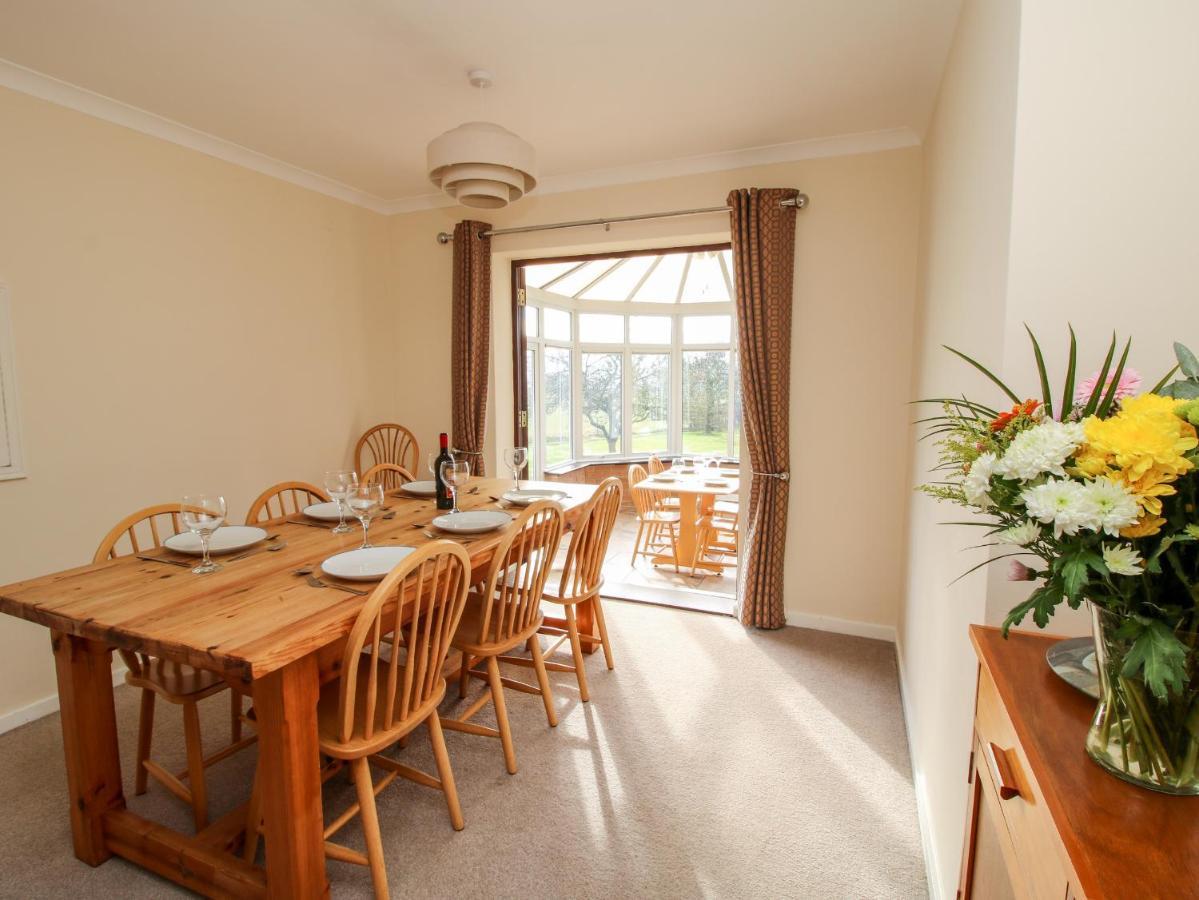 Bicton Lea Villa Acton  Bagian luar foto