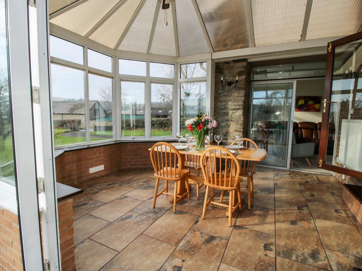 Bicton Lea Villa Acton  Bagian luar foto