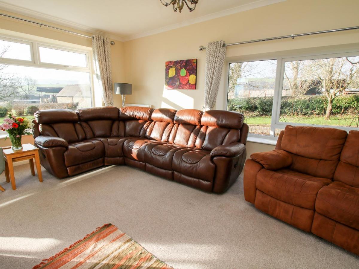 Bicton Lea Villa Acton  Bagian luar foto