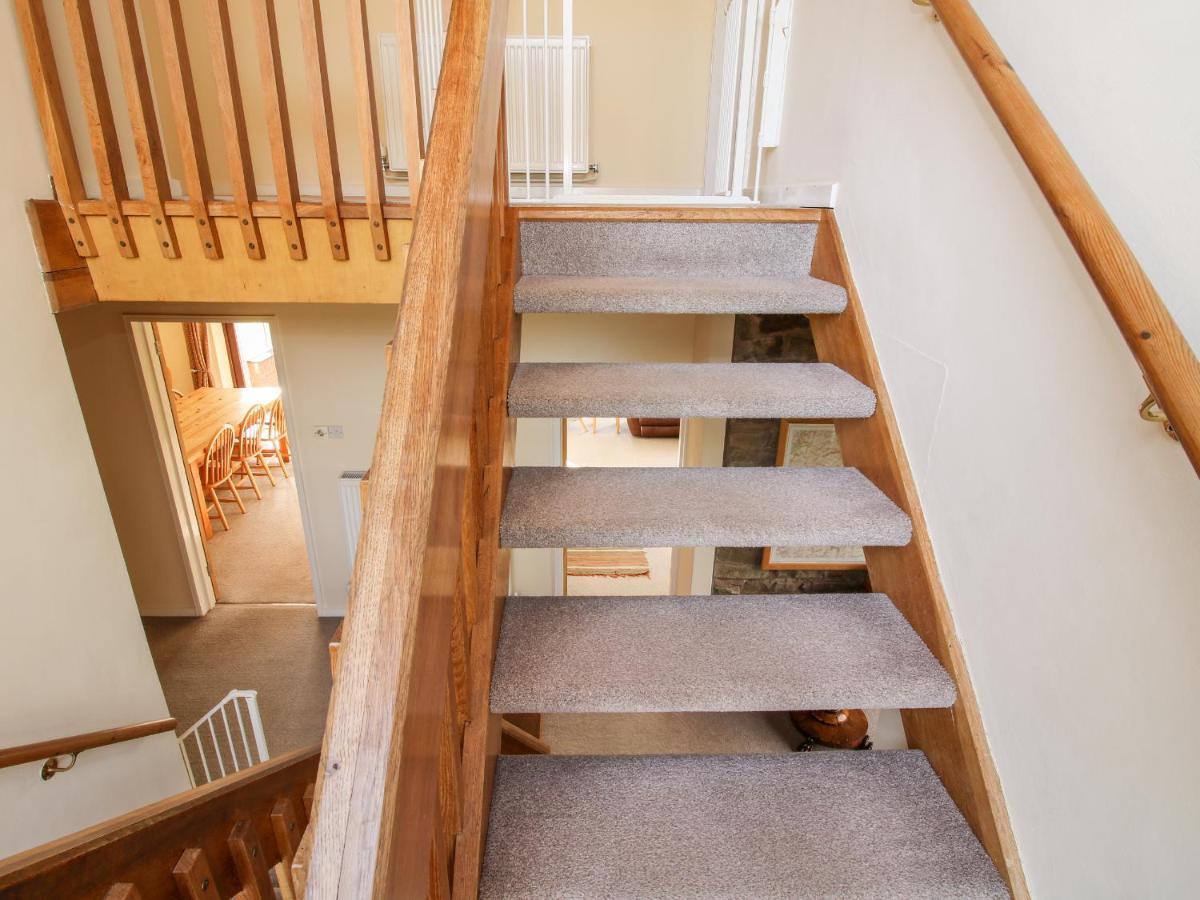 Bicton Lea Villa Acton  Bagian luar foto