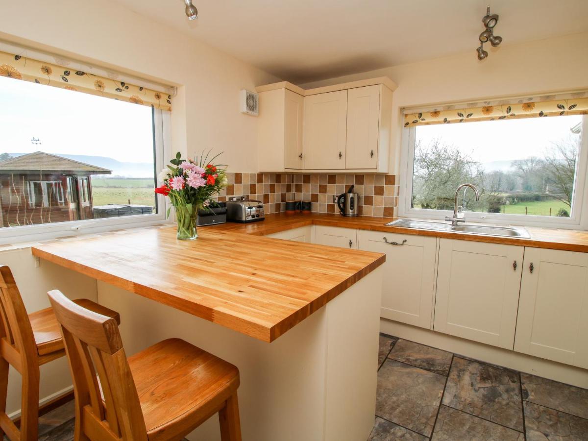 Bicton Lea Villa Acton  Bagian luar foto