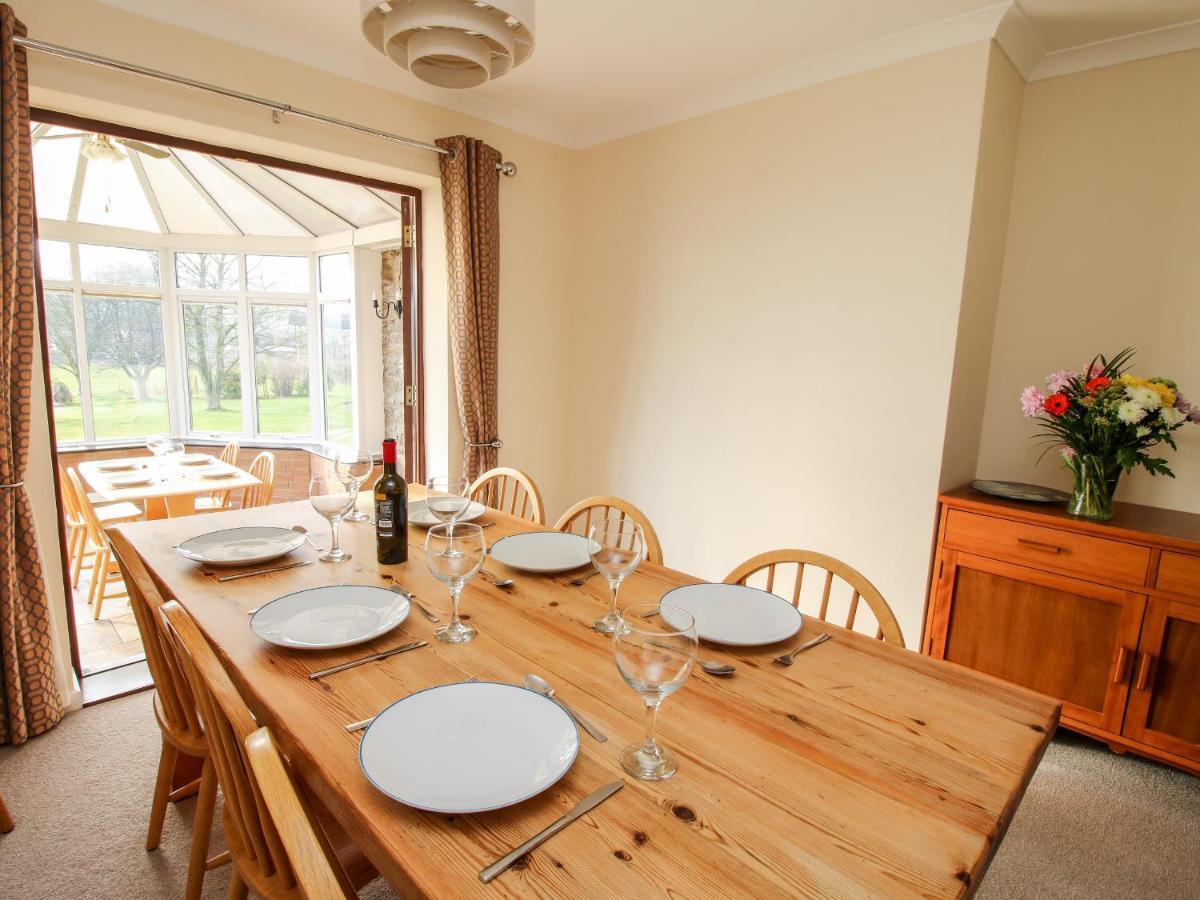 Bicton Lea Villa Acton  Bagian luar foto