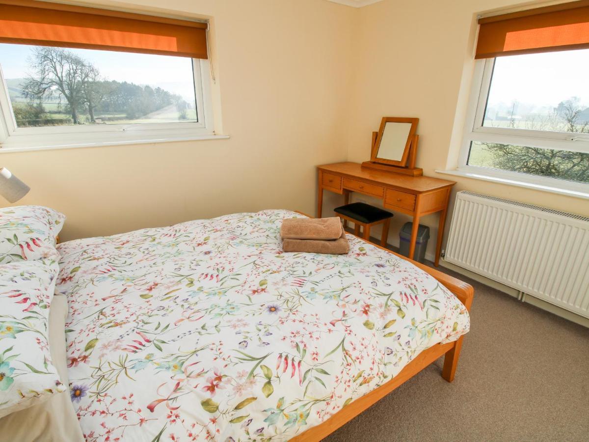 Bicton Lea Villa Acton  Bagian luar foto